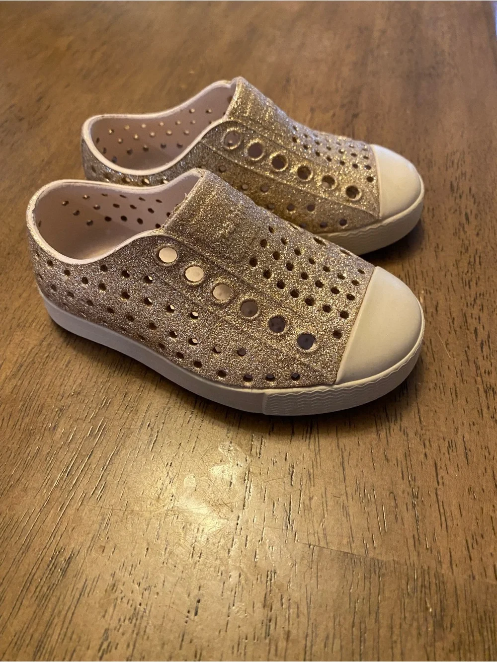 Native Kids Glitter Water Shoes in Gold/Rose Gold